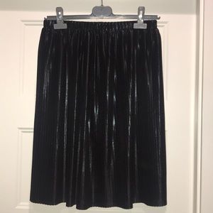 Shimmery Black Loft skirt